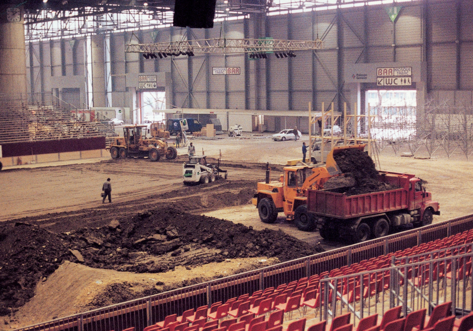 Building the arena for the first edition at Palexpo, December 1991