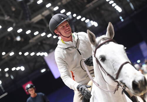 Warm up- Cavalier de sautCHI Genève 08 décembre 2022