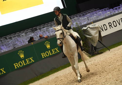 Warm up- Cavalier de sautCHI Genève 08 décembre 2022