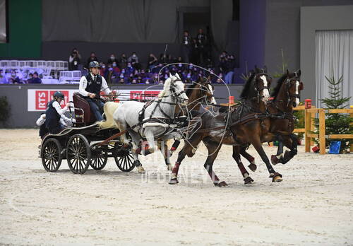 Optimized by JPEGmini 3.18.4.211163429-AP 0x49298b2e