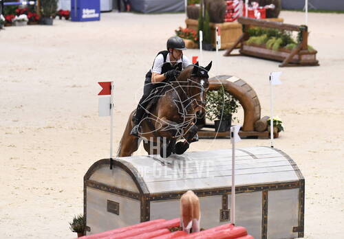 Optimized by JPEGmini 3.18.4.211163429-AP 0x1ecfbeb9